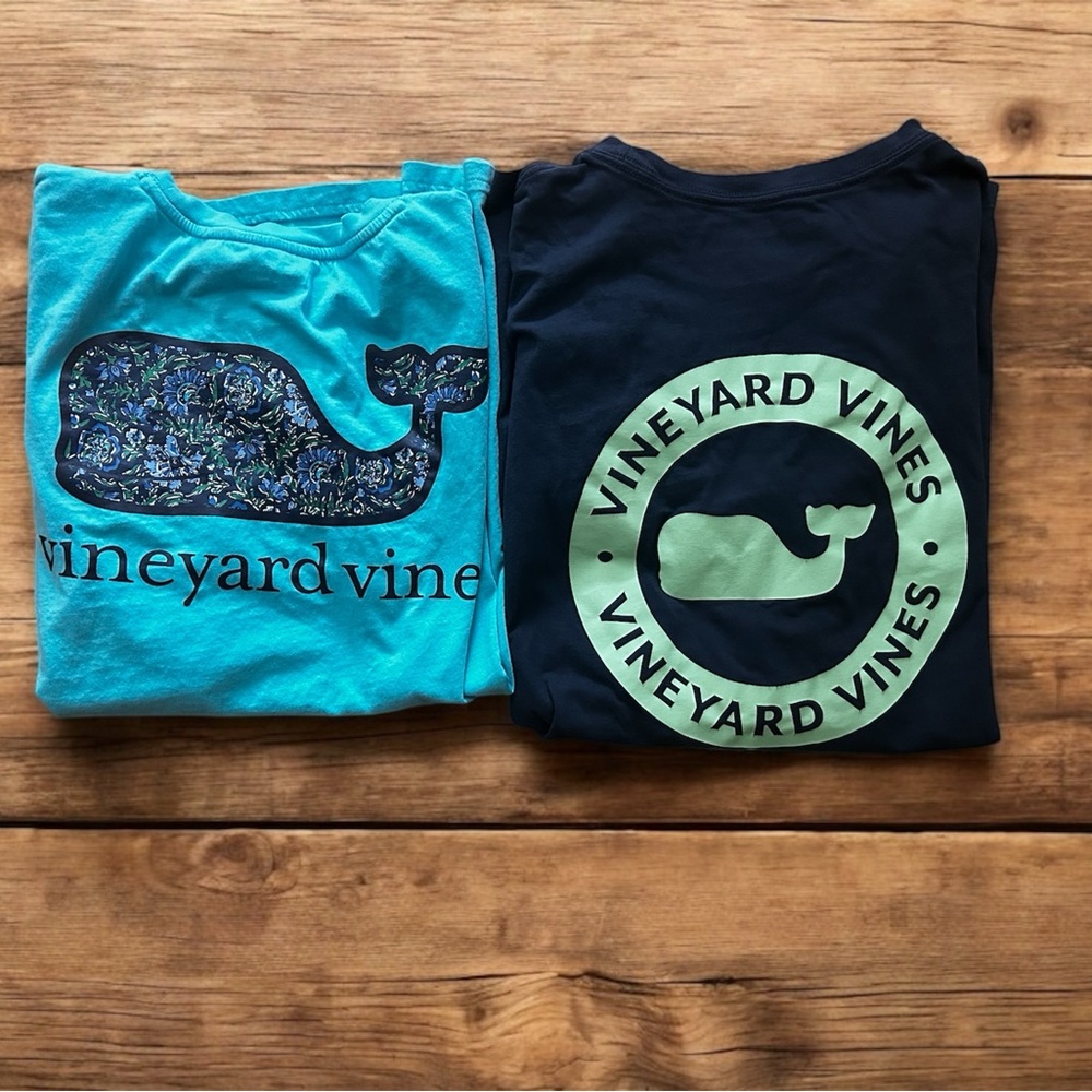 Vineyard Vines womens Blue and Navy Whale Graphic T-Shirts